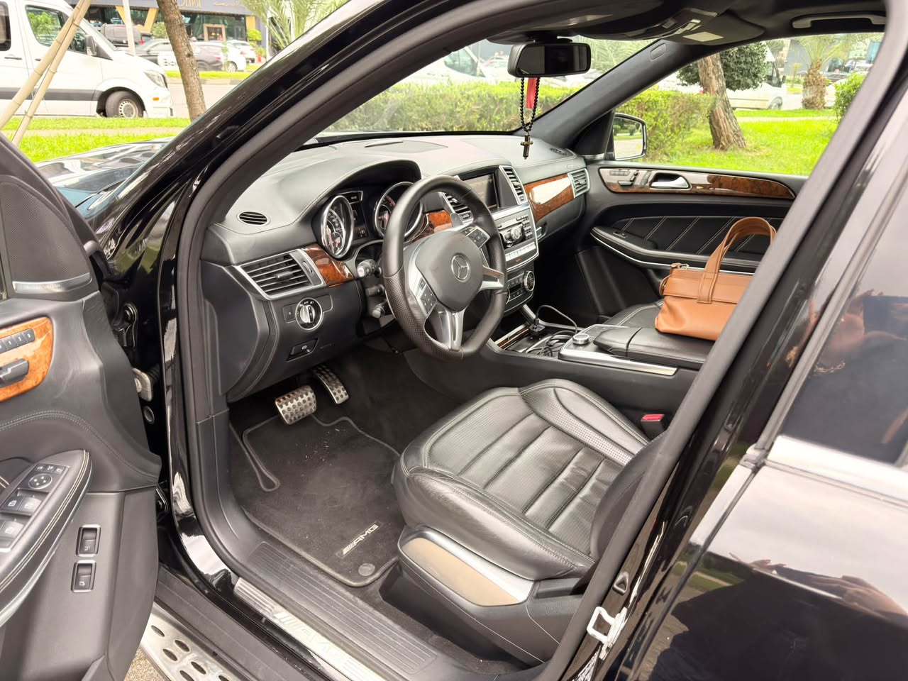 იყიდება GL 63 AMG full პაკეტი 2016 — 18,800$