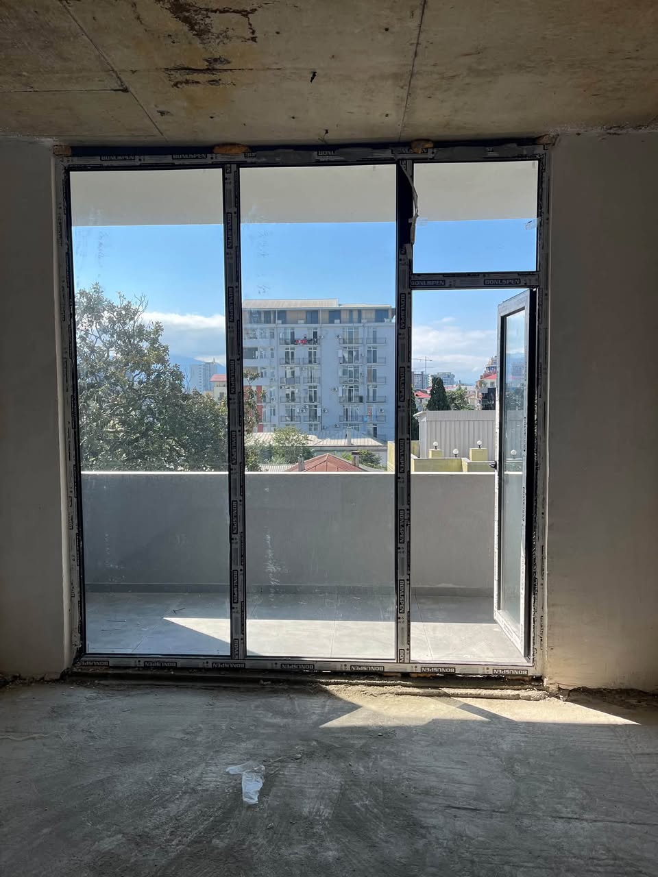 Kobuleti'de Davit Ağmaşenebeli caddesi 134 - 57,000$