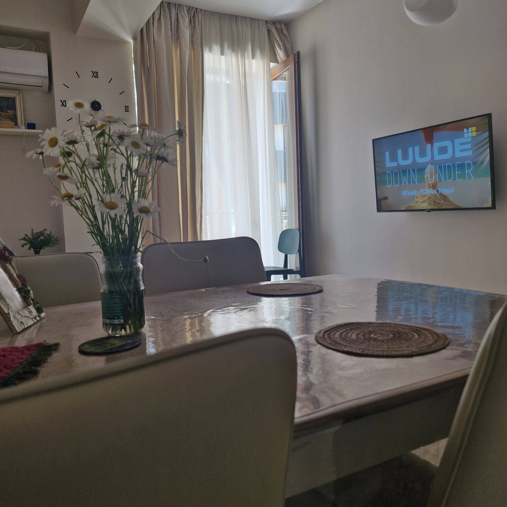 Kiralanıyordur daire, Tiflis