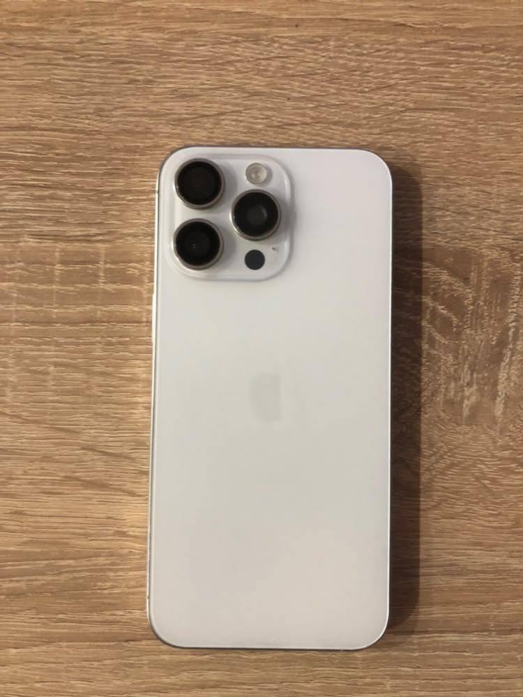 iPhone 15 Pro Max, battery 82%