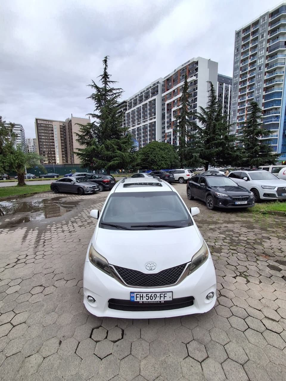 Toyota Sienna SE 2017