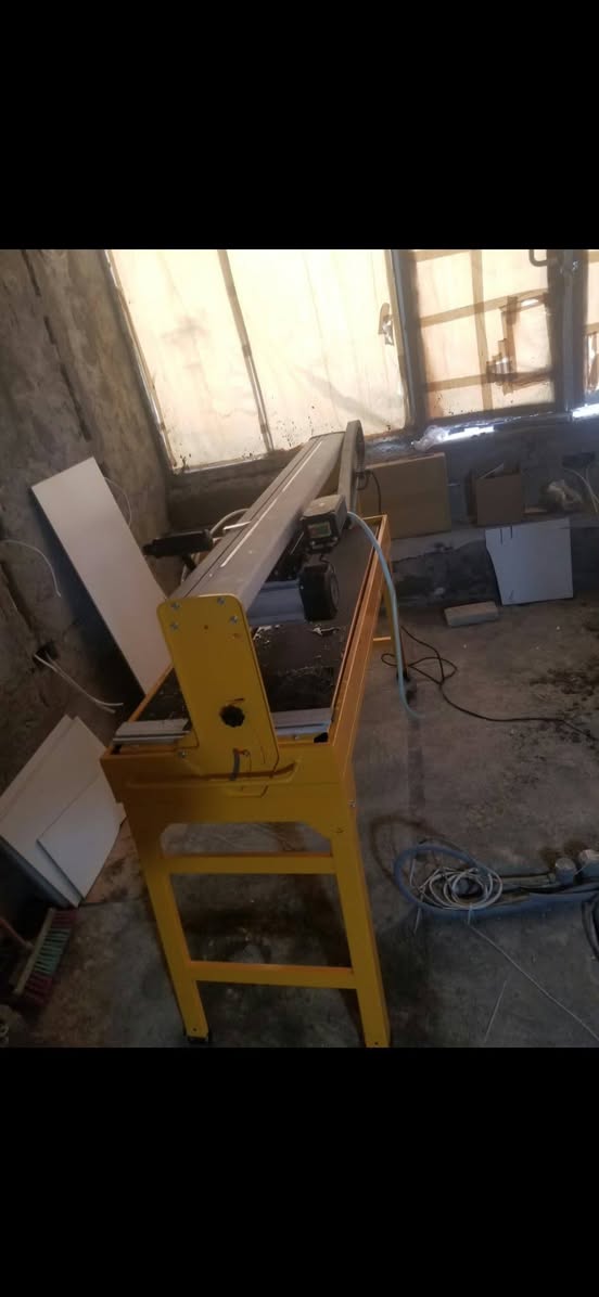 Yellow workshop machine, like new