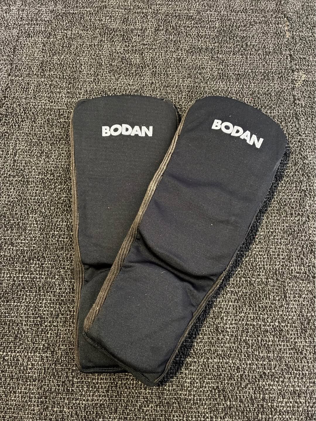 Bodan kickboxing shin pads