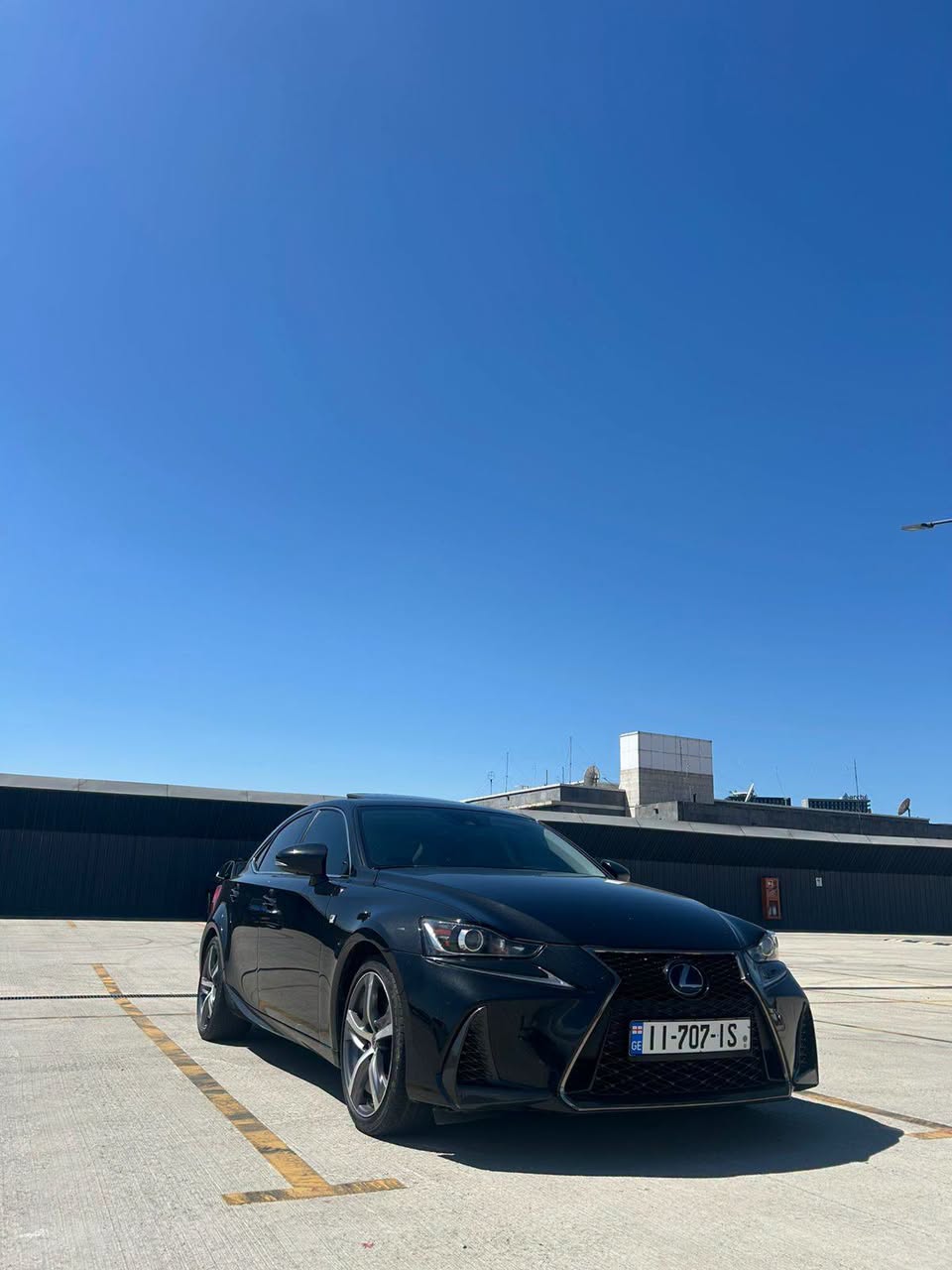 Lexus IS300 2017 — 15,500$