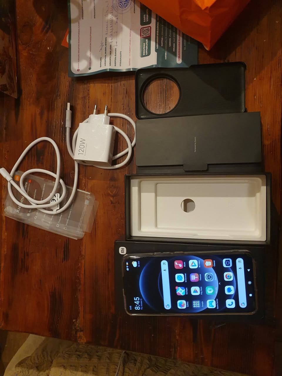 Xiaomi telefon qutu və şarjər ilə
