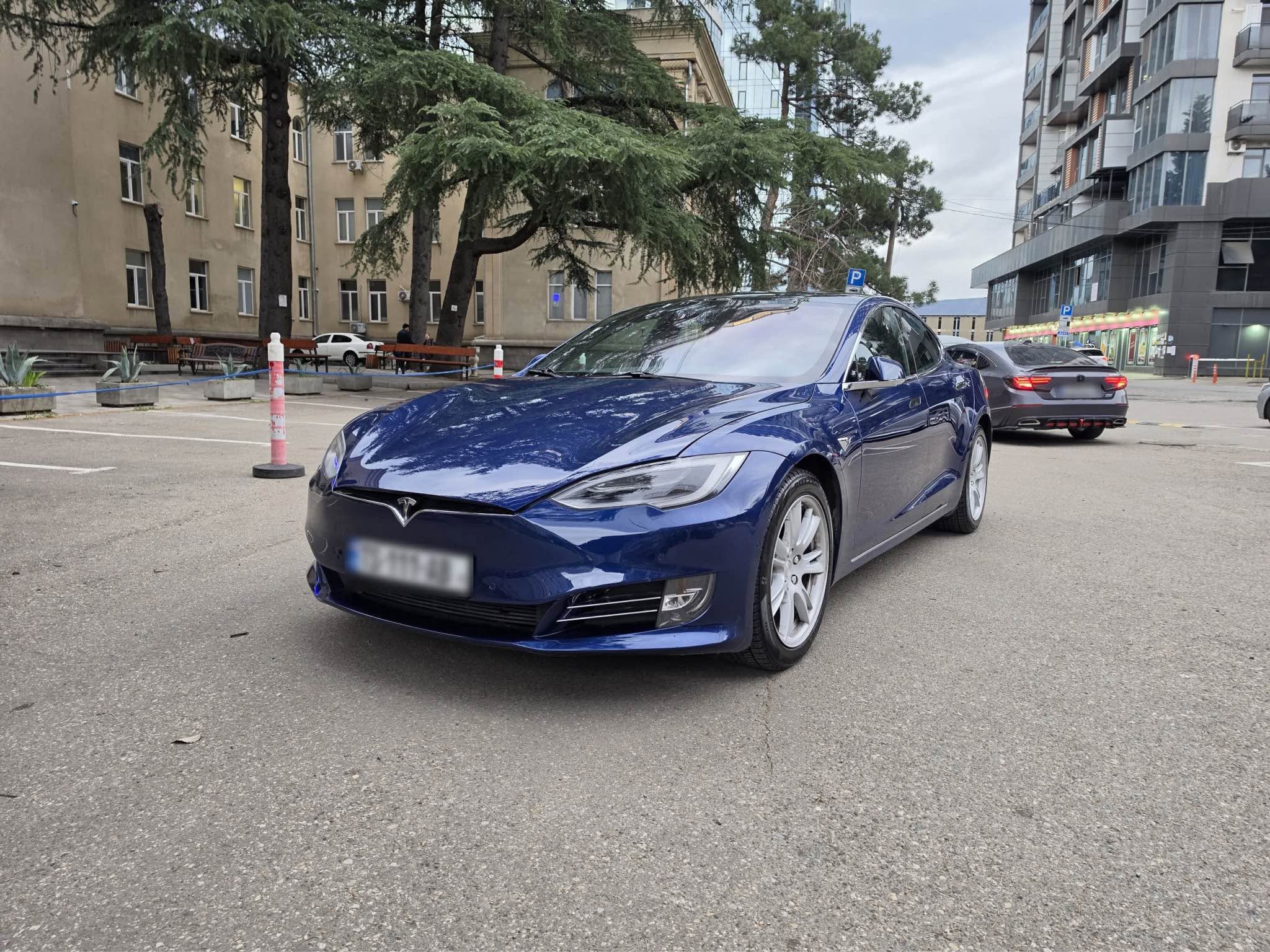 There is no Tesla Model S 2000. The first Tesla Model S was introduced in 2012.