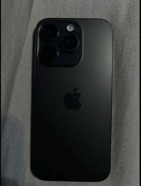 iPhone 15 Pro satılır, qiyməti 1300 lari
