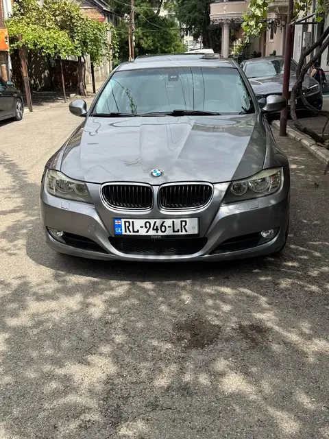 E90 restyling 328i 2011 — 6,000$