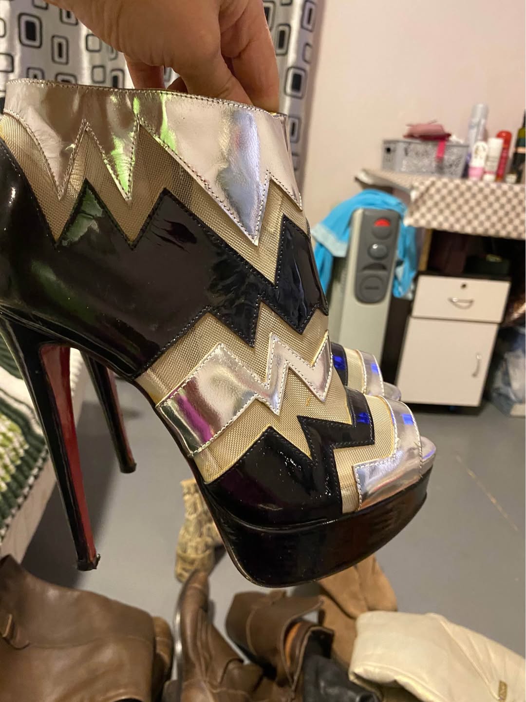 Nine West və Sasha Fabian ayaqqabıları