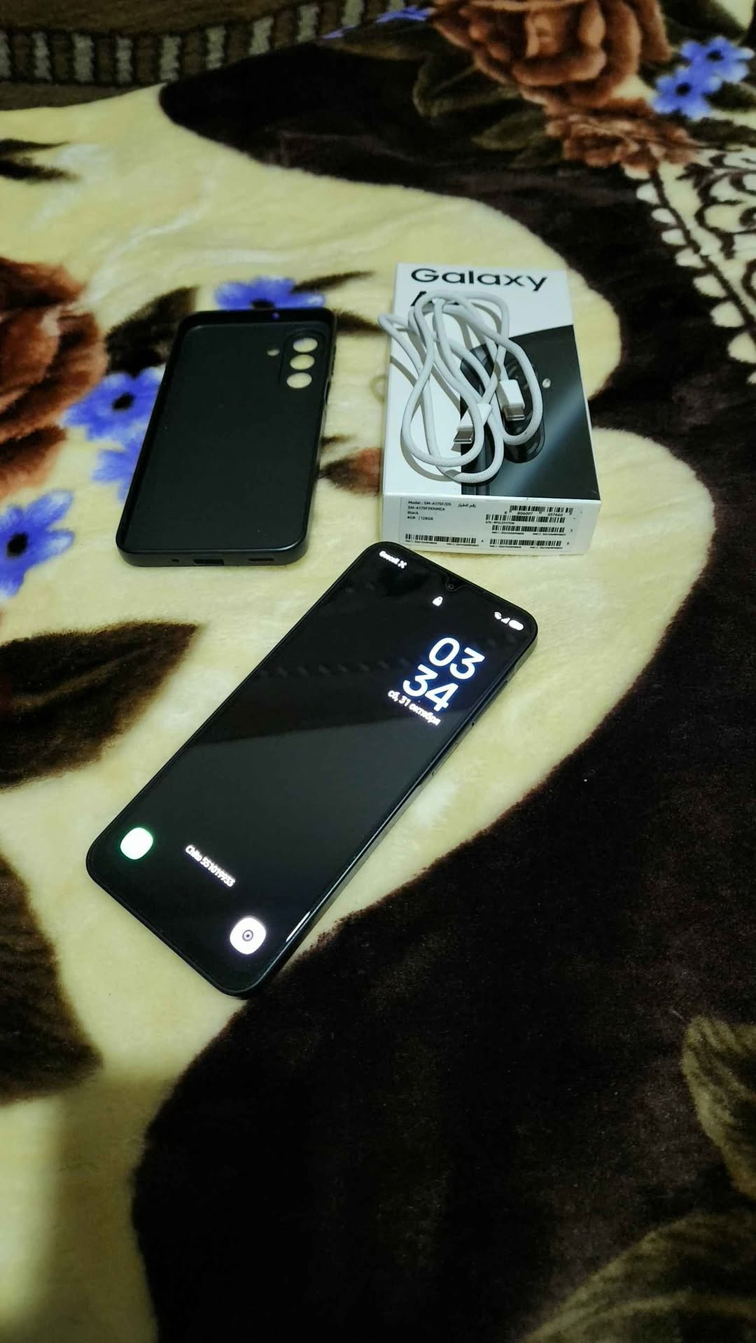 Samsung Galaxy A17 4/128 GB with headphones