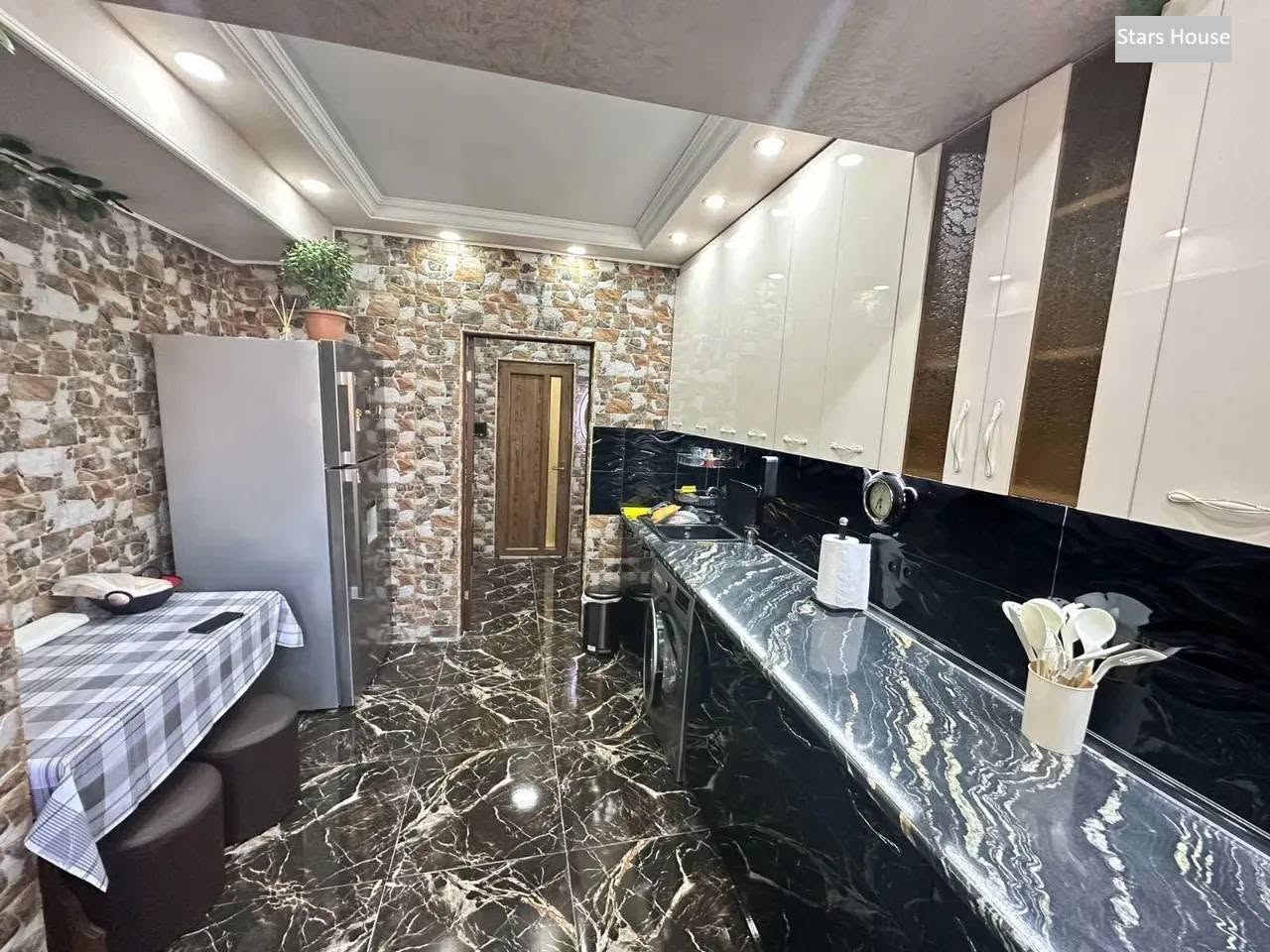 იყიდება 3 ოთახიანი ბინა, ერევანი