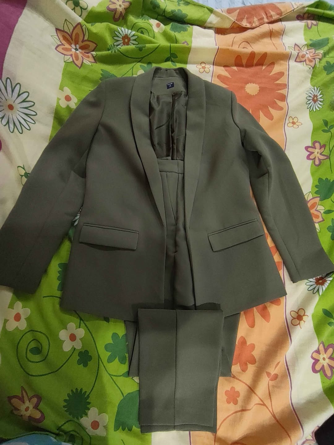 Костюм Kiabi хаки, размер 40