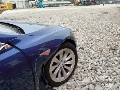 Tesla Model S 2015