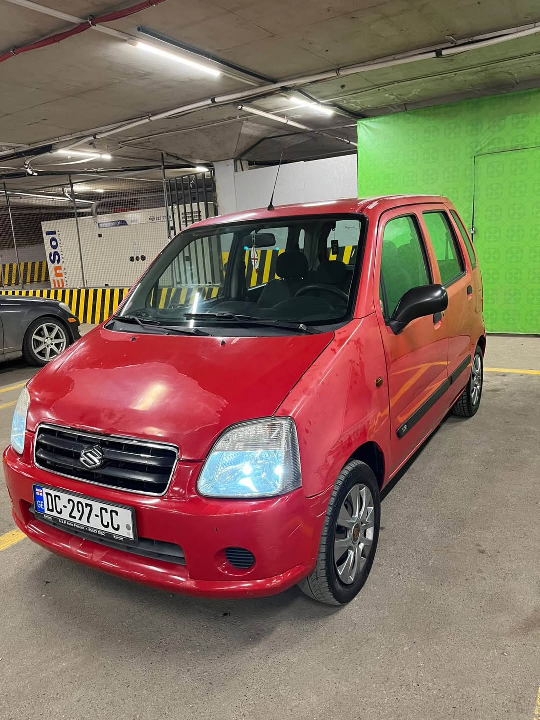 იყიდება 2004 წლიანი 147463 კმ გარბენით — 2,200$