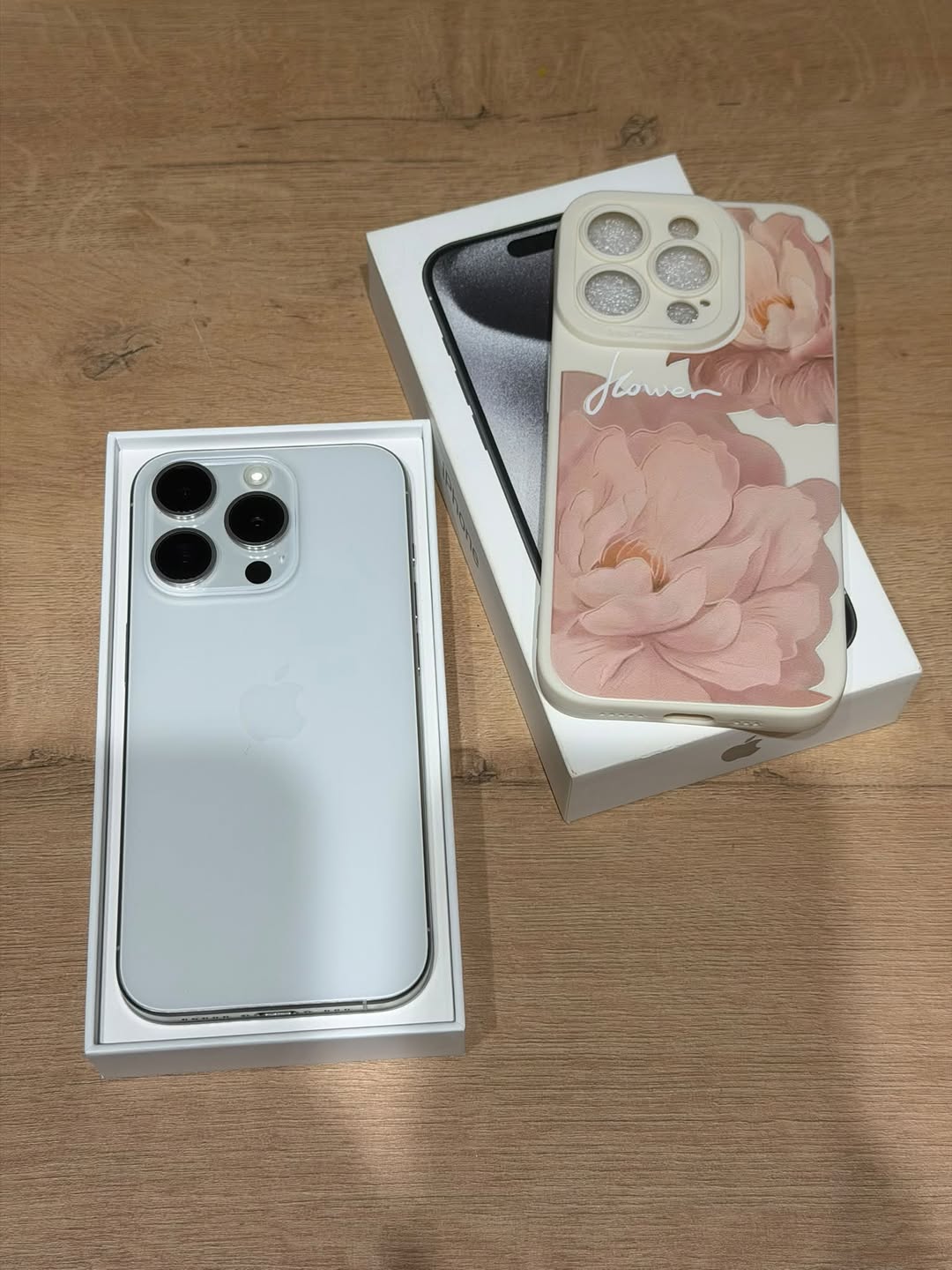iPhone 15 Pro 128GB with new case