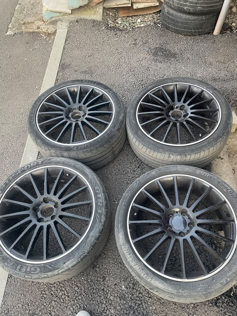 Original AMG R19 disks are sold painted