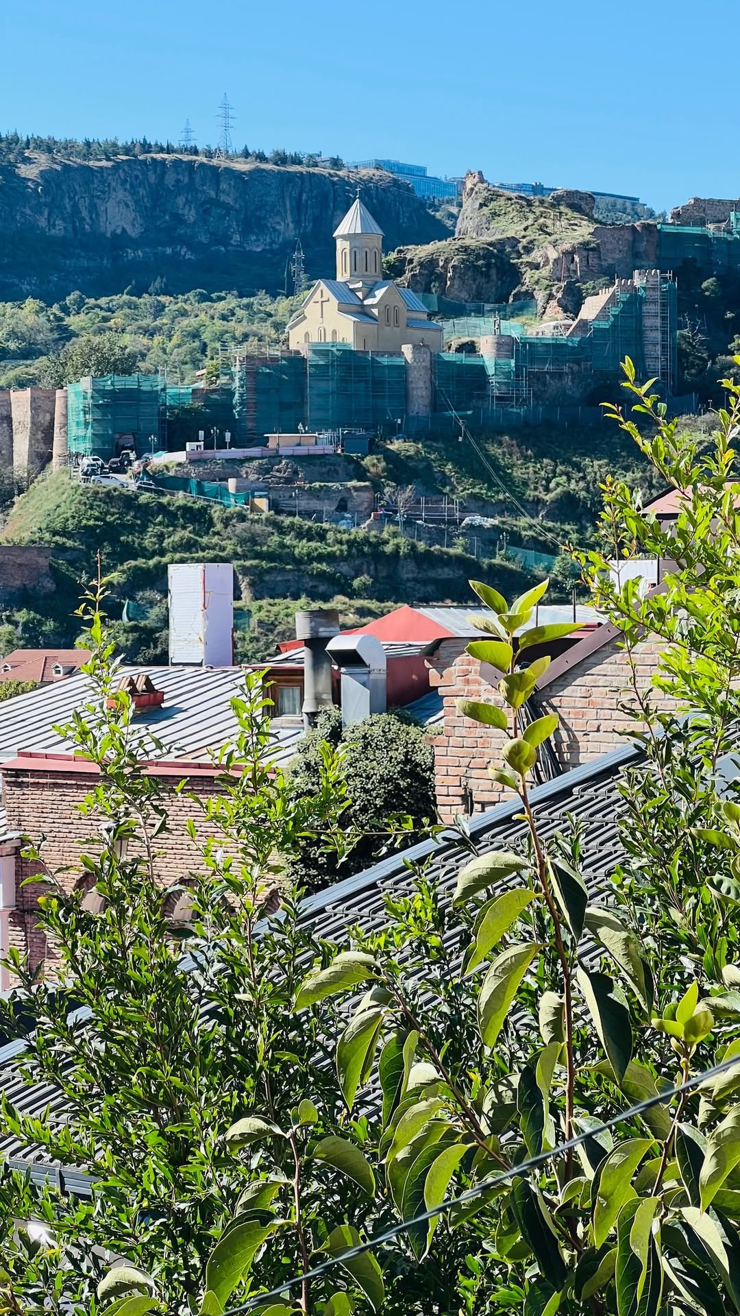 156 m2 A+კლასის ქონება განიცდის გაყიდვას ისტორიულ მეტეხის რაიონში