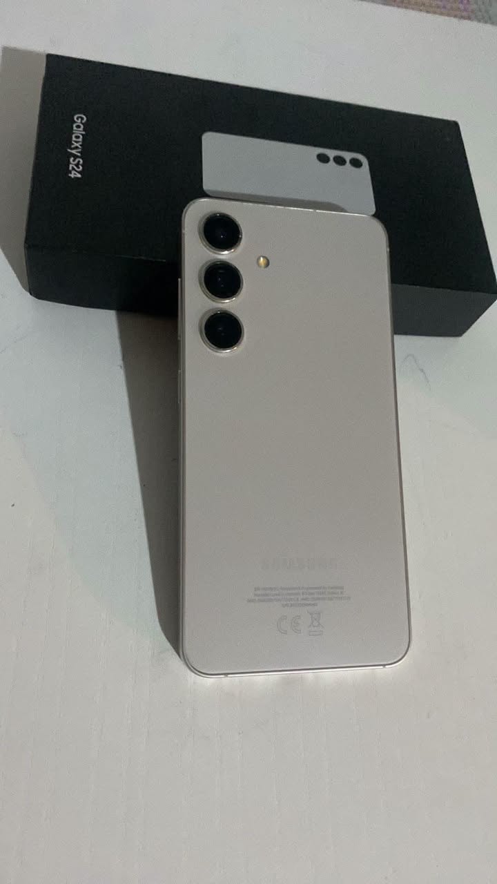 Продаётся мобильный телефон SAMSUNG GALAXY S24