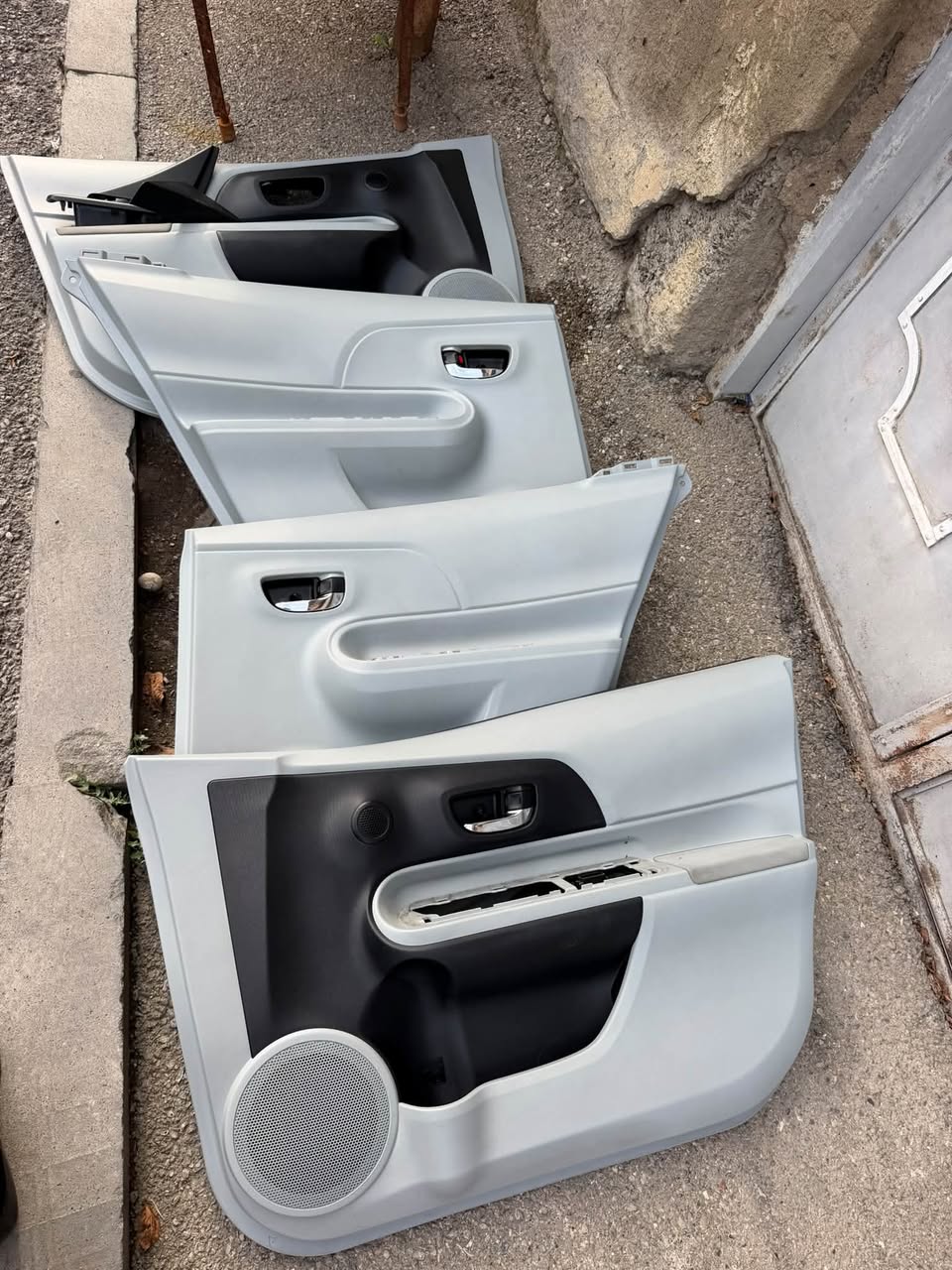 Prius c akuva, mən çox hissələrə malikəm, yaxşı qiymətə endirilmə, Tbilisi