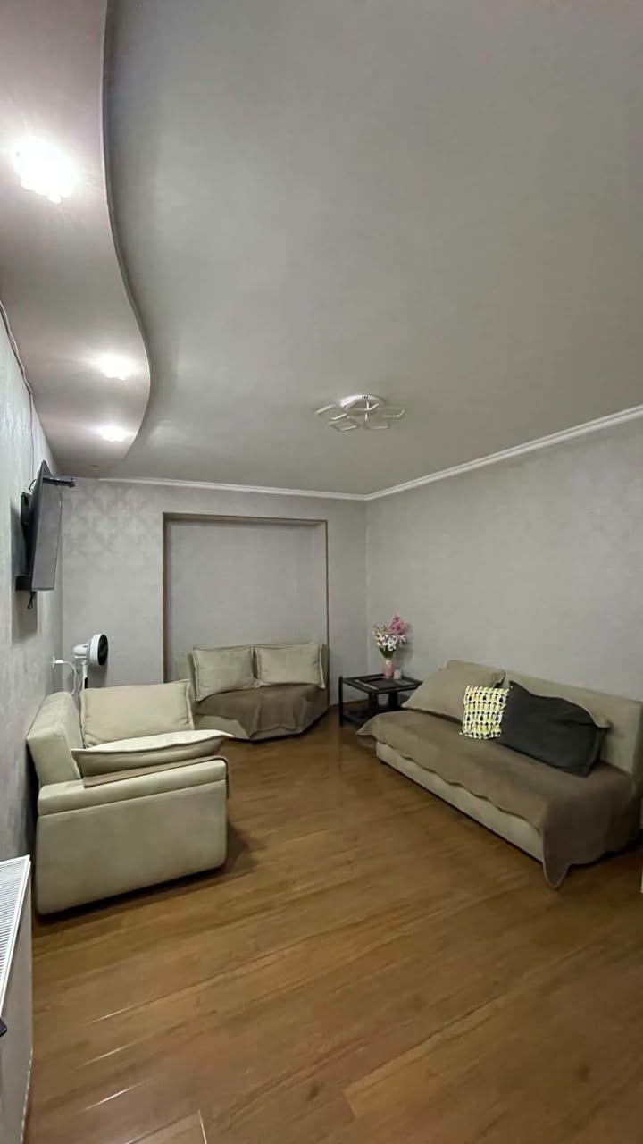 🏡 Rüstavi şəhərində Leonidze küçəsində mənzil satılır — 70,000$
