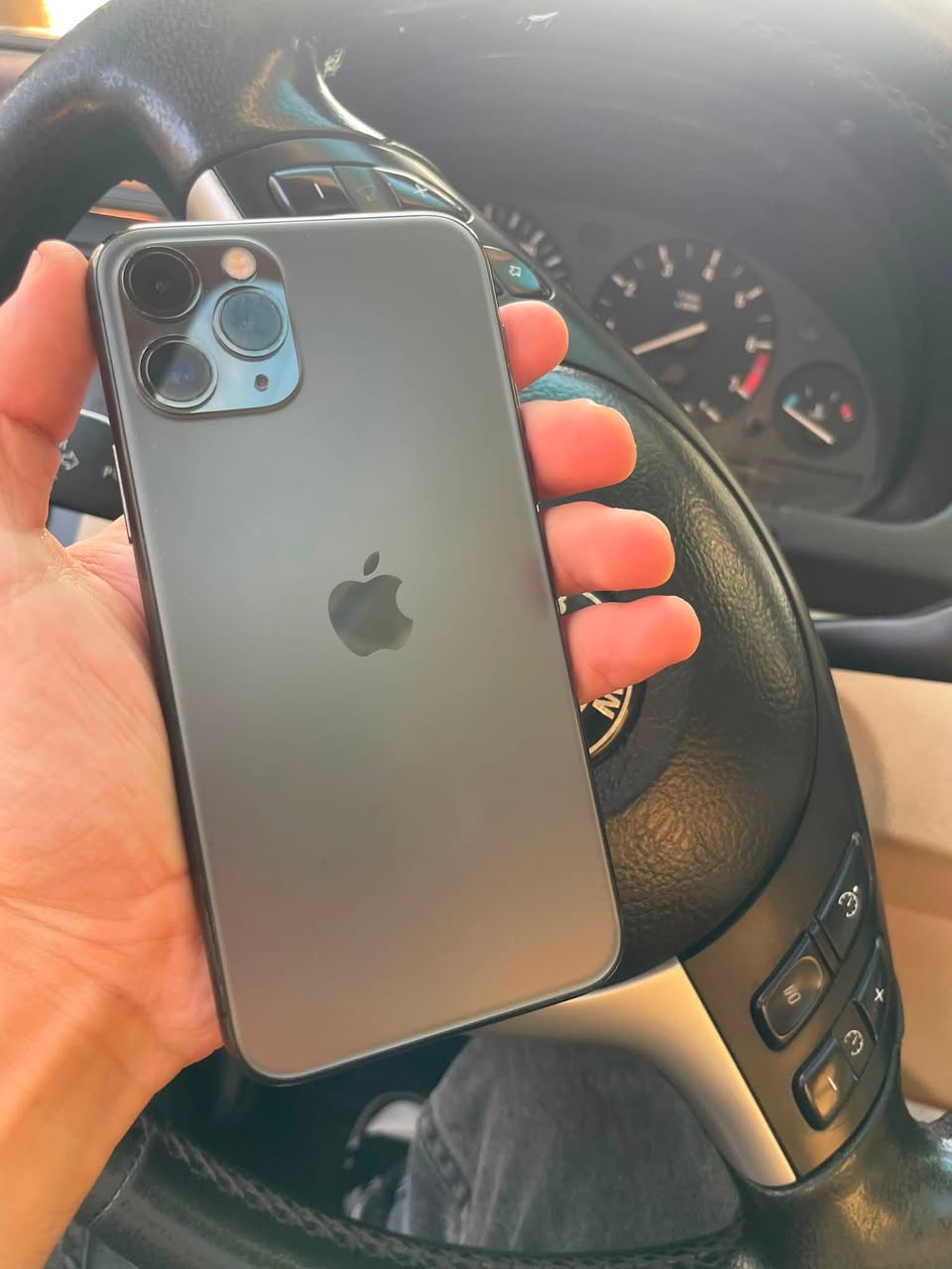 iPhone 11/pro/64Gb satılır. Batereya 100% batereya