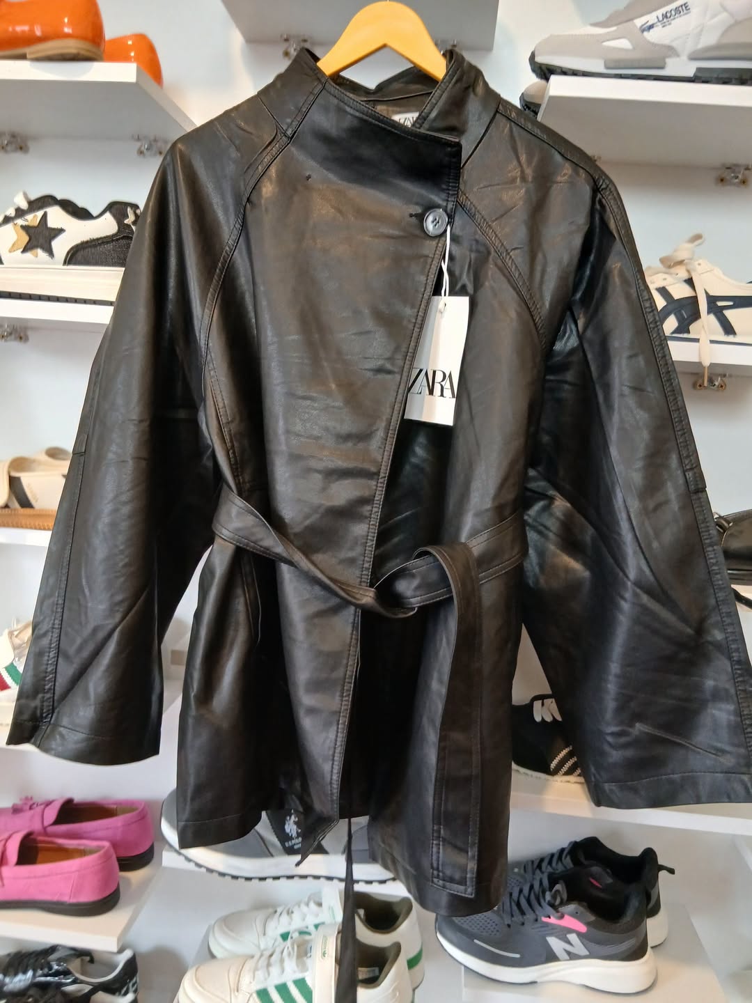 Zara შავი ტყავის ქურთკი, ზომები M და L