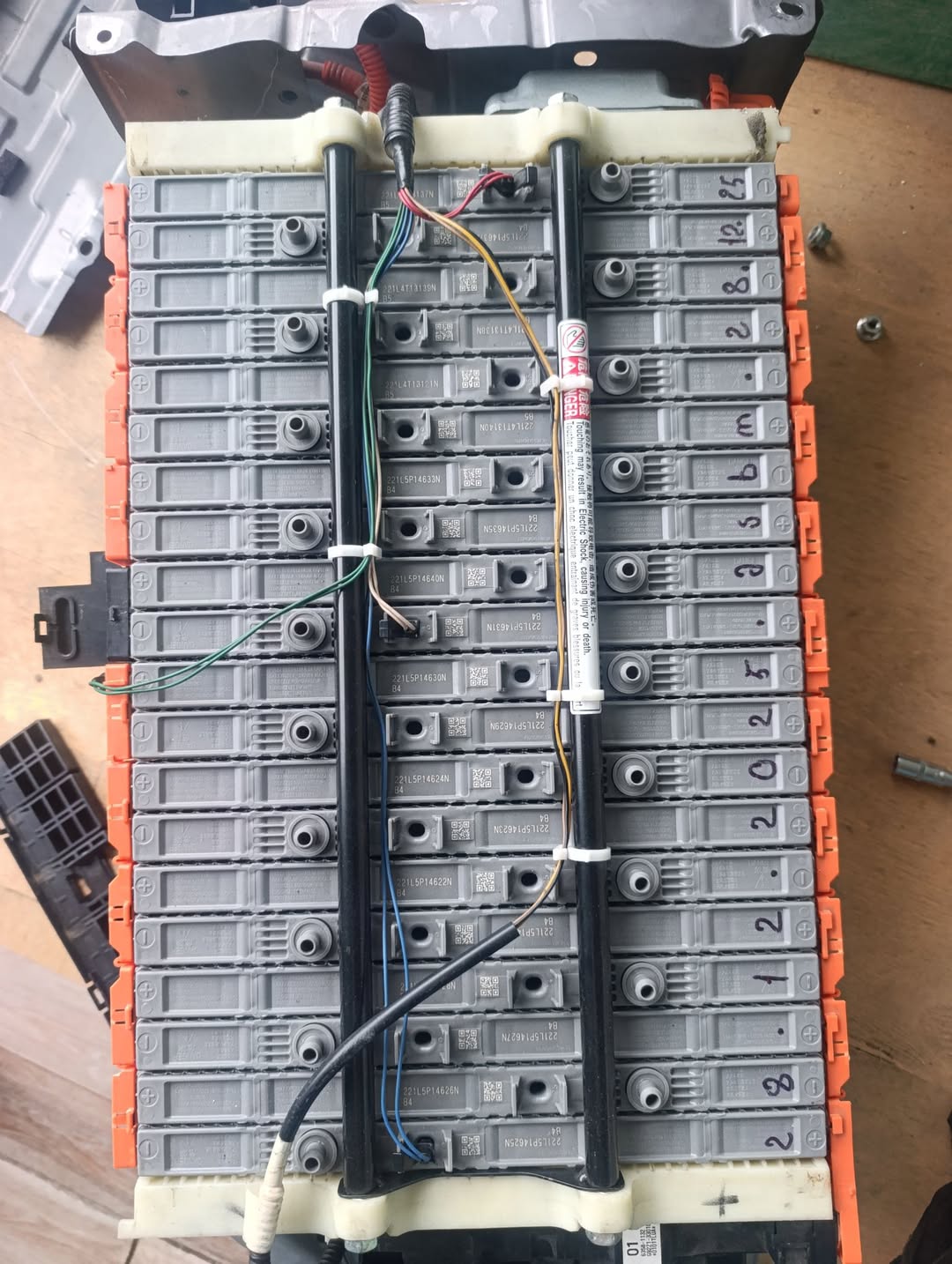 7.7 voltlu elementlər satılır, hər birinin qiyməti