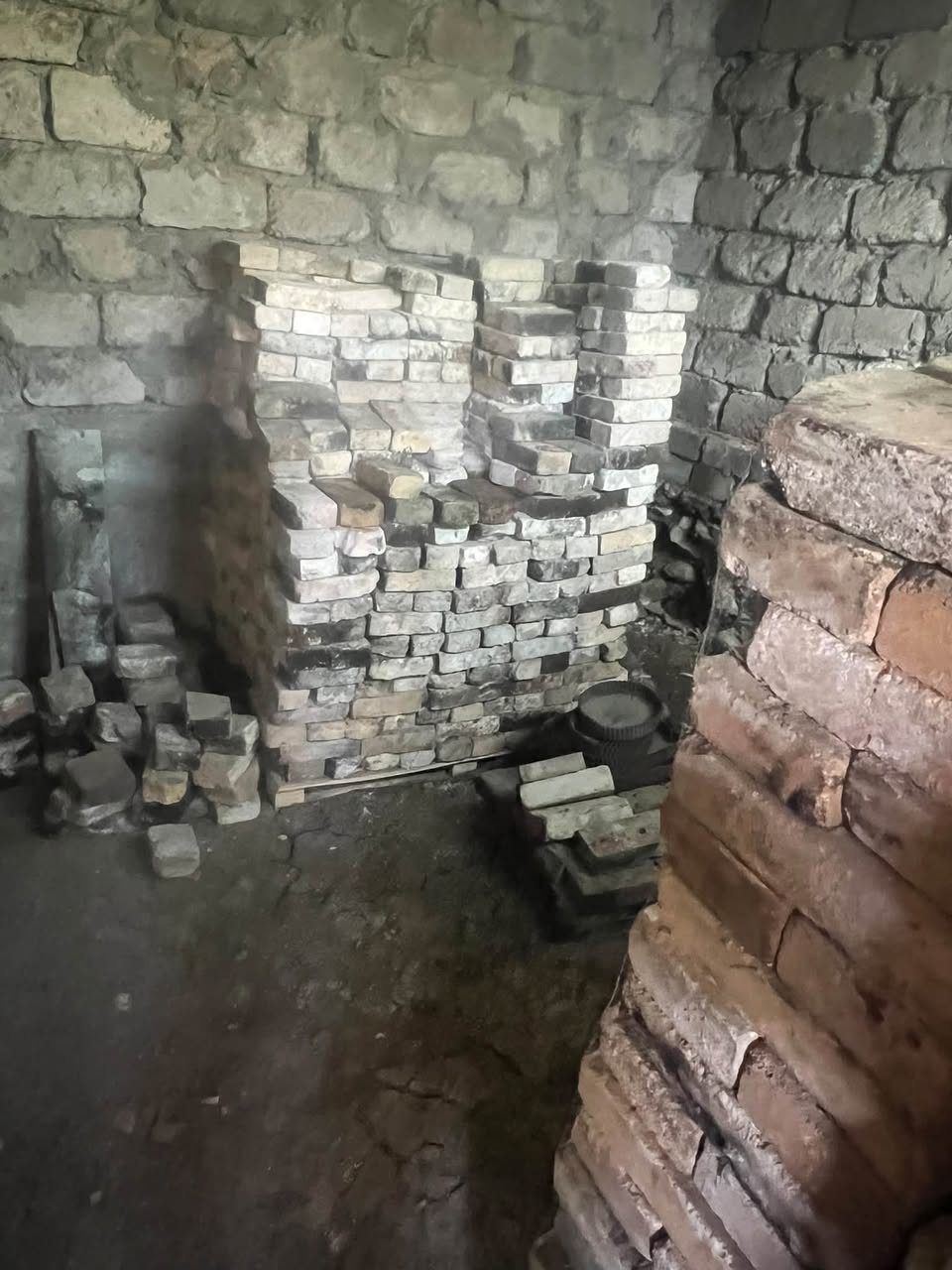 Yangına dayanıklı tuğla Borjomi'de ocak inşa etmek için uygundur
