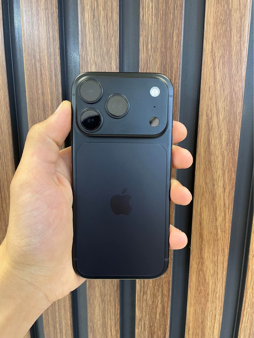 iPhone 18 Pro 256ГБ 100% 16-кратный цикл — 510 000 Rub.
