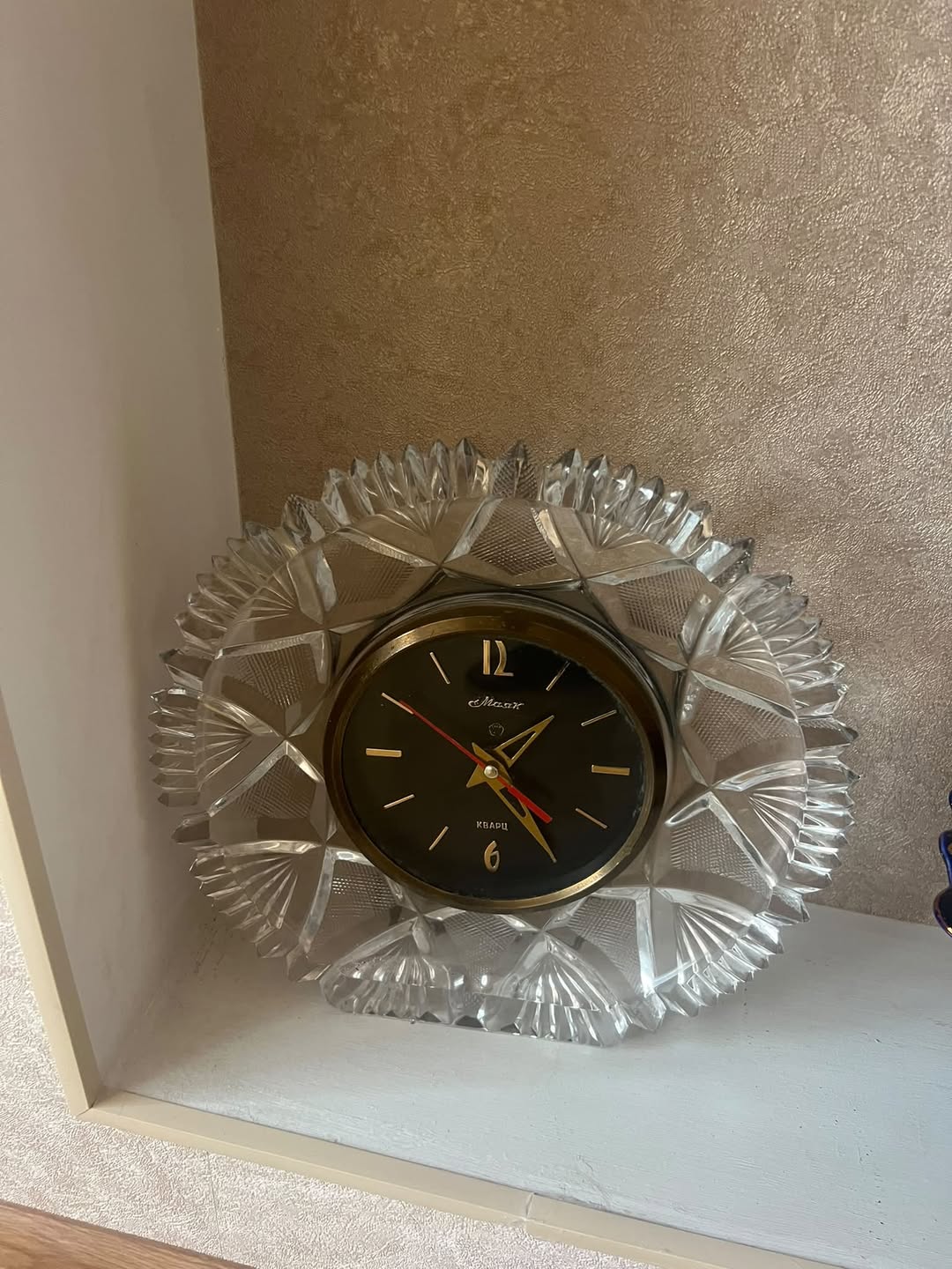 Kırystal çerçeveli Mayak kuvars saat