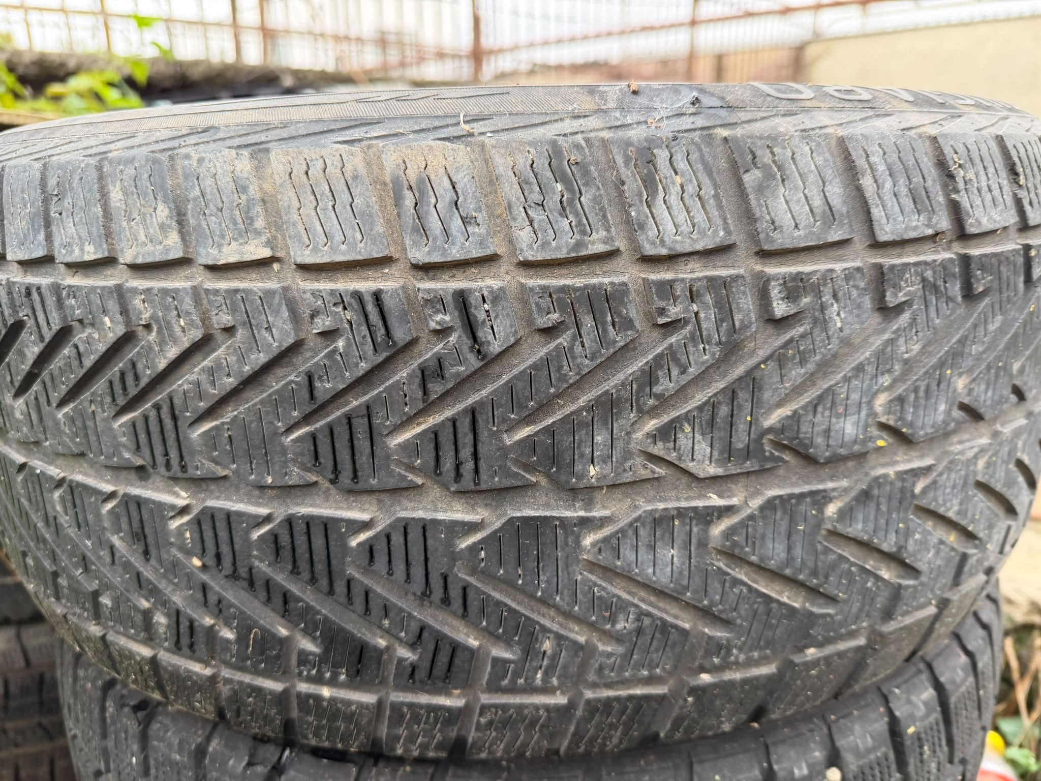 235/45/R18 წყვილი 2014წ 30 ლარი