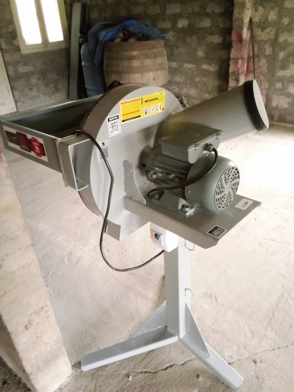Satılır elektrik dəyirmanı yeni