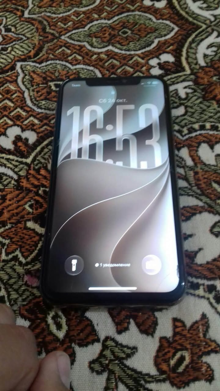 iPhone 11 Pro, 70% battery, cracked