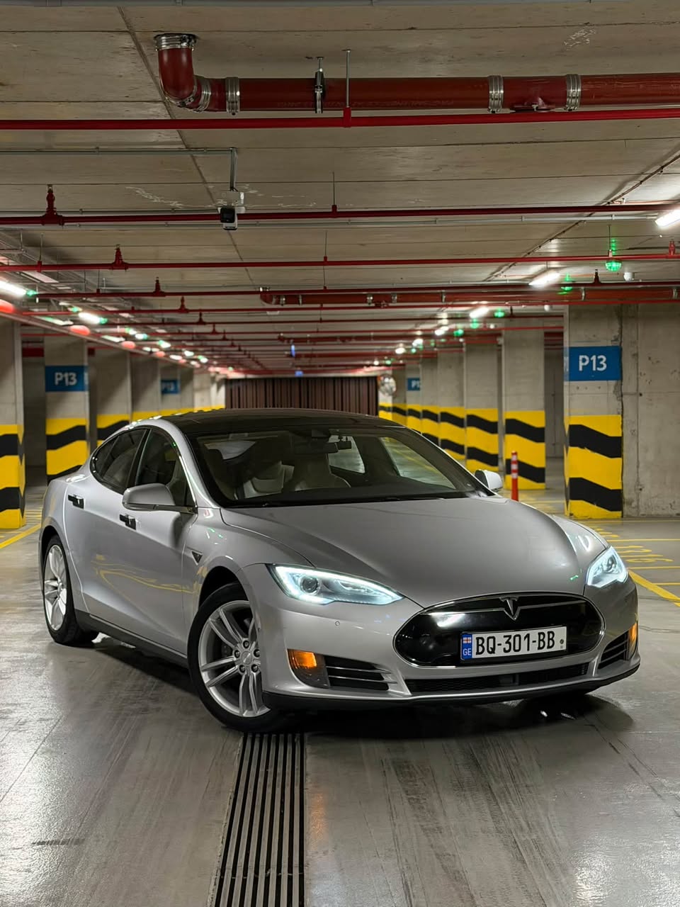 Tesla Model S 2015