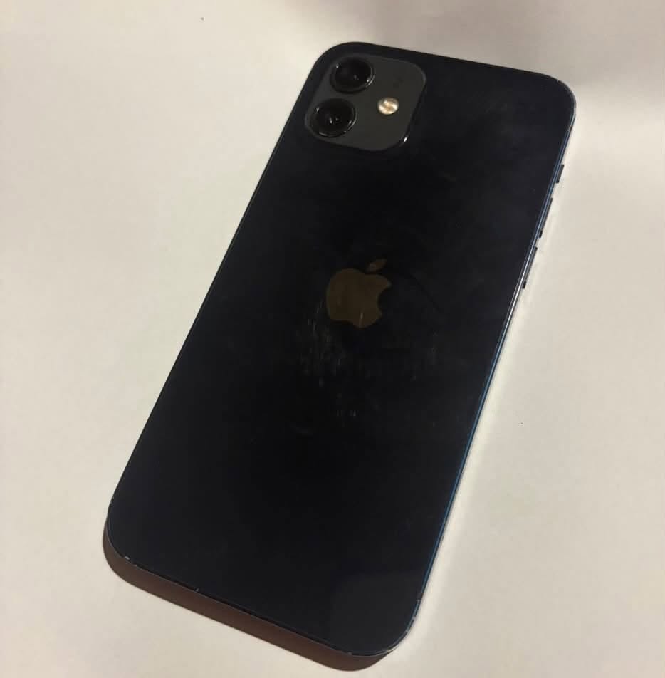 iPhone 12 64GB nayev poxanakum iPhone — 62,000 AMD