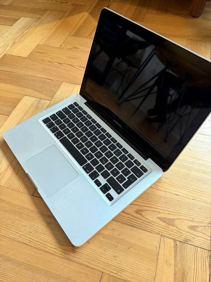 ვყიდი Macbook Pro ს, 2010 წლის