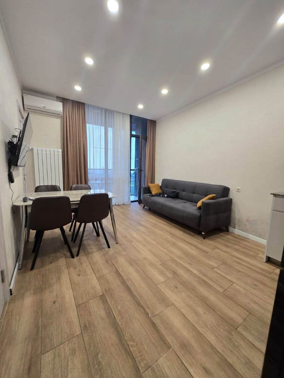 For rent $700 1+1 apartment on the street