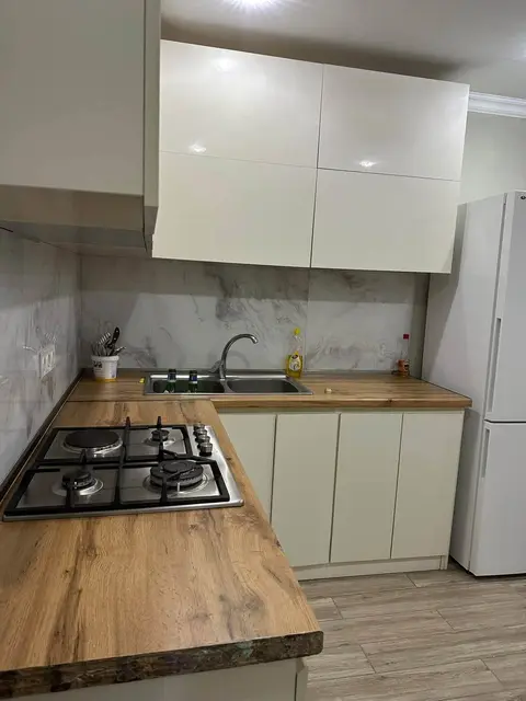 Վարձվում է բնակարան, Թբիլիսի