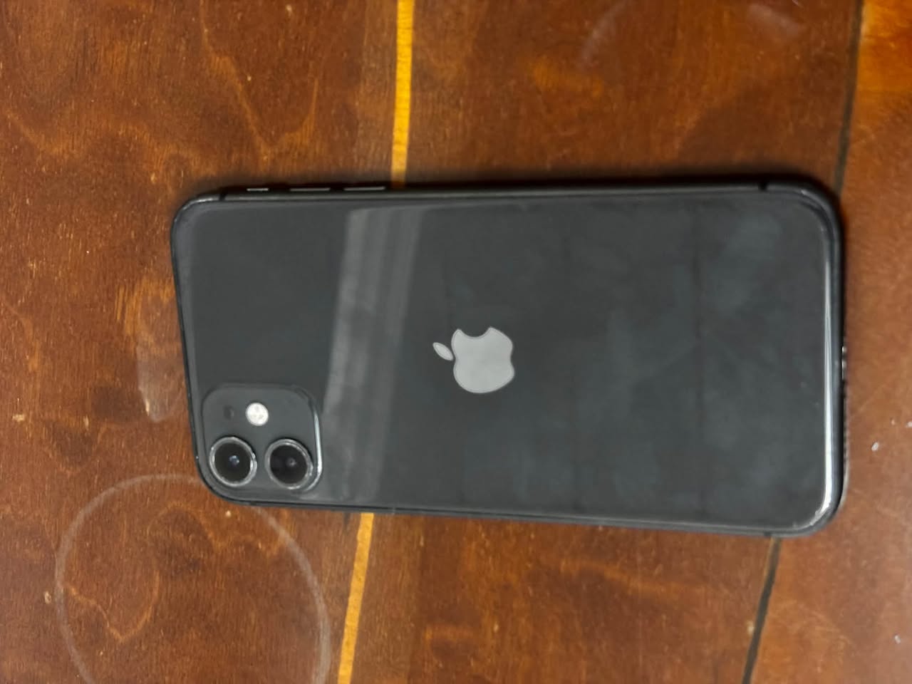 iPhone 11, batareya 75%, qauxsneli