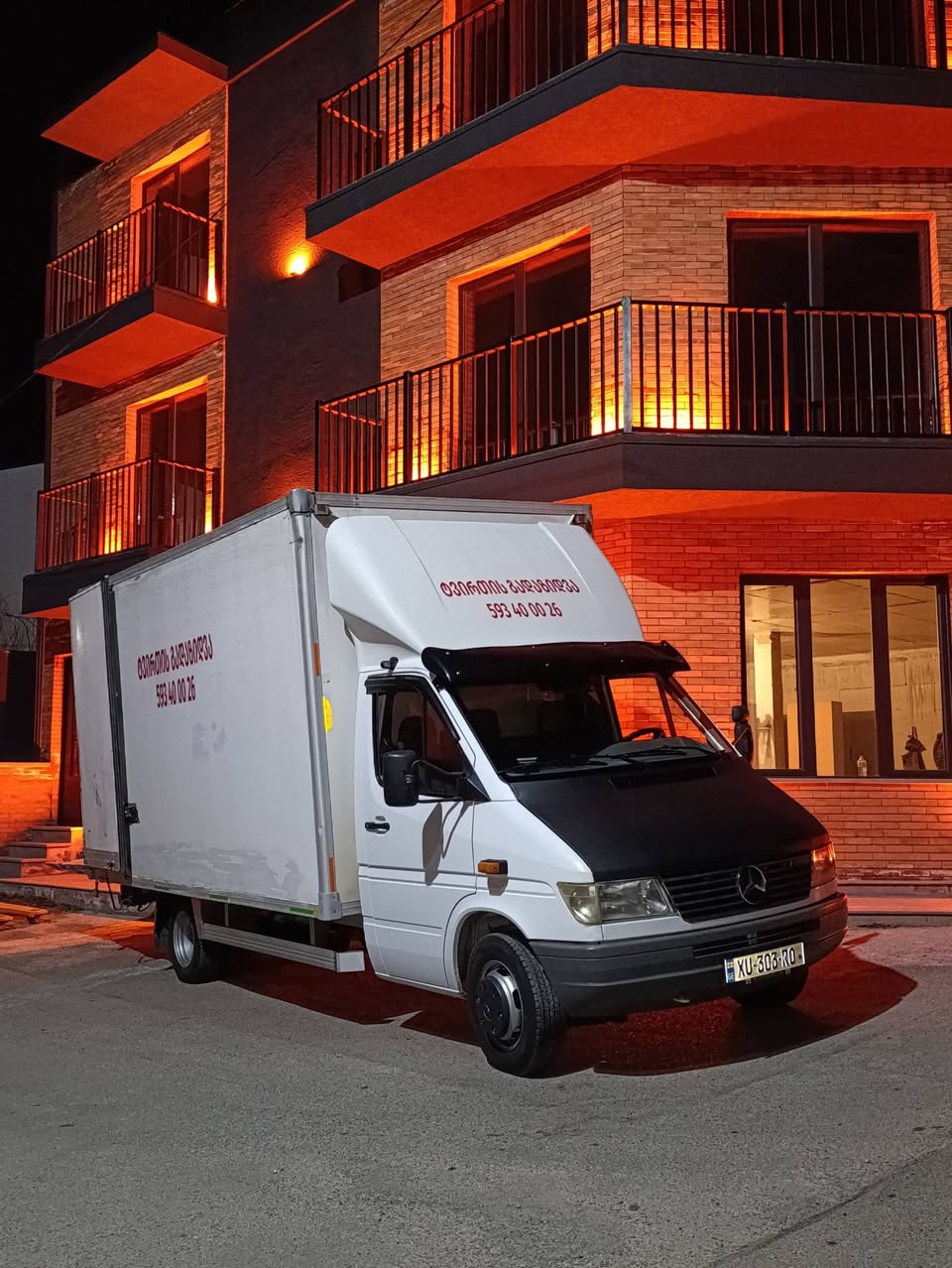 Tiflisdan yükü Gürcistan çapında taşıyorum. Küçüğüm.