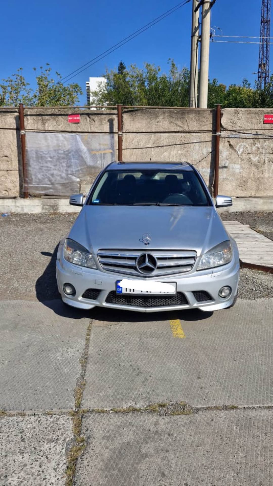 იყიდება 4800$ 2010 ავტომობილი არის