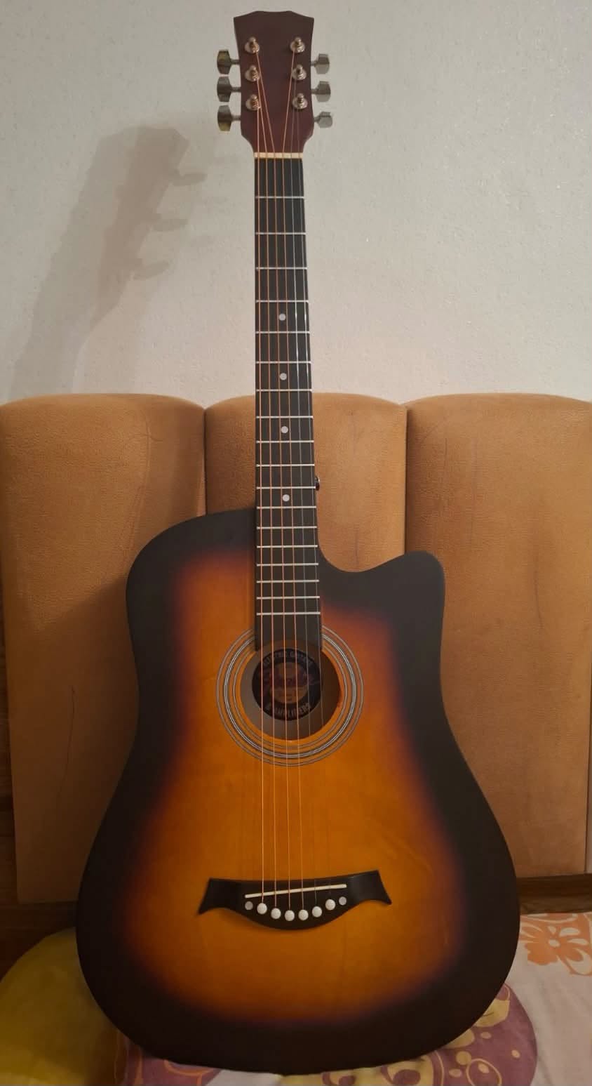 Satılır sülahi yaxşı və səbəbsiz klassik akustik gitara
