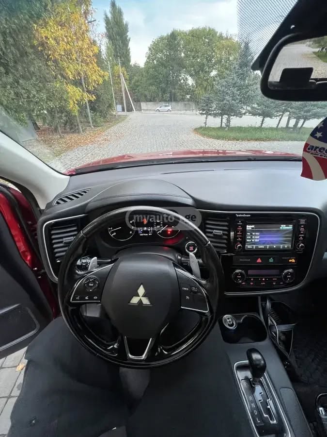 Mitsubishi Outlander 2016 — $9,700
