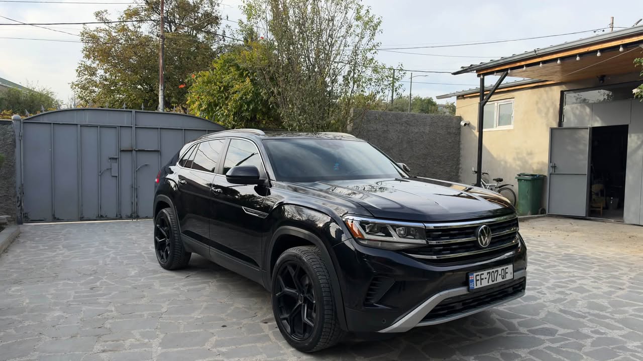 Siyah SUV crossover, 4 çeker