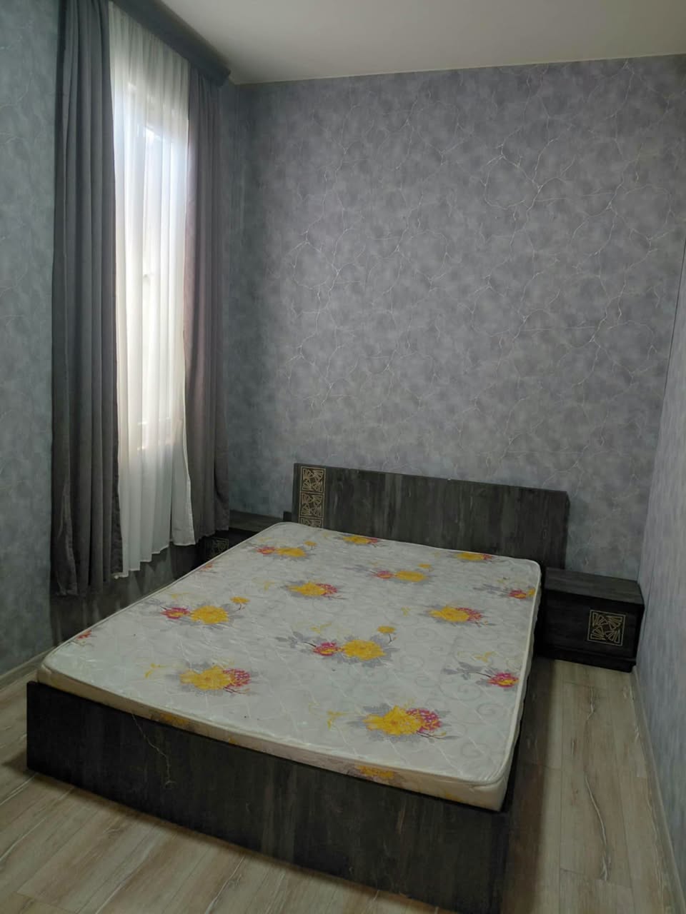 🏠 1 - 900₾ fiyatına üç odalı özel ev kiraya verilmektedir