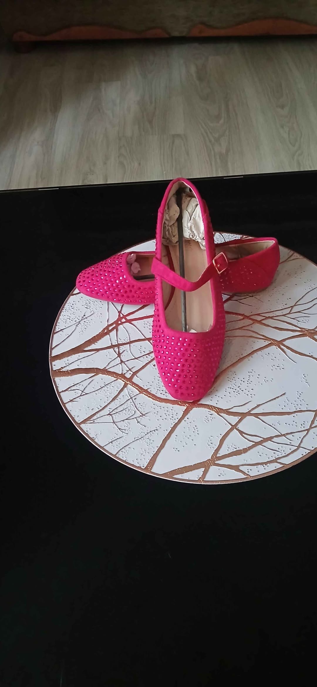 Pembe ayakkabı, ücretsiz