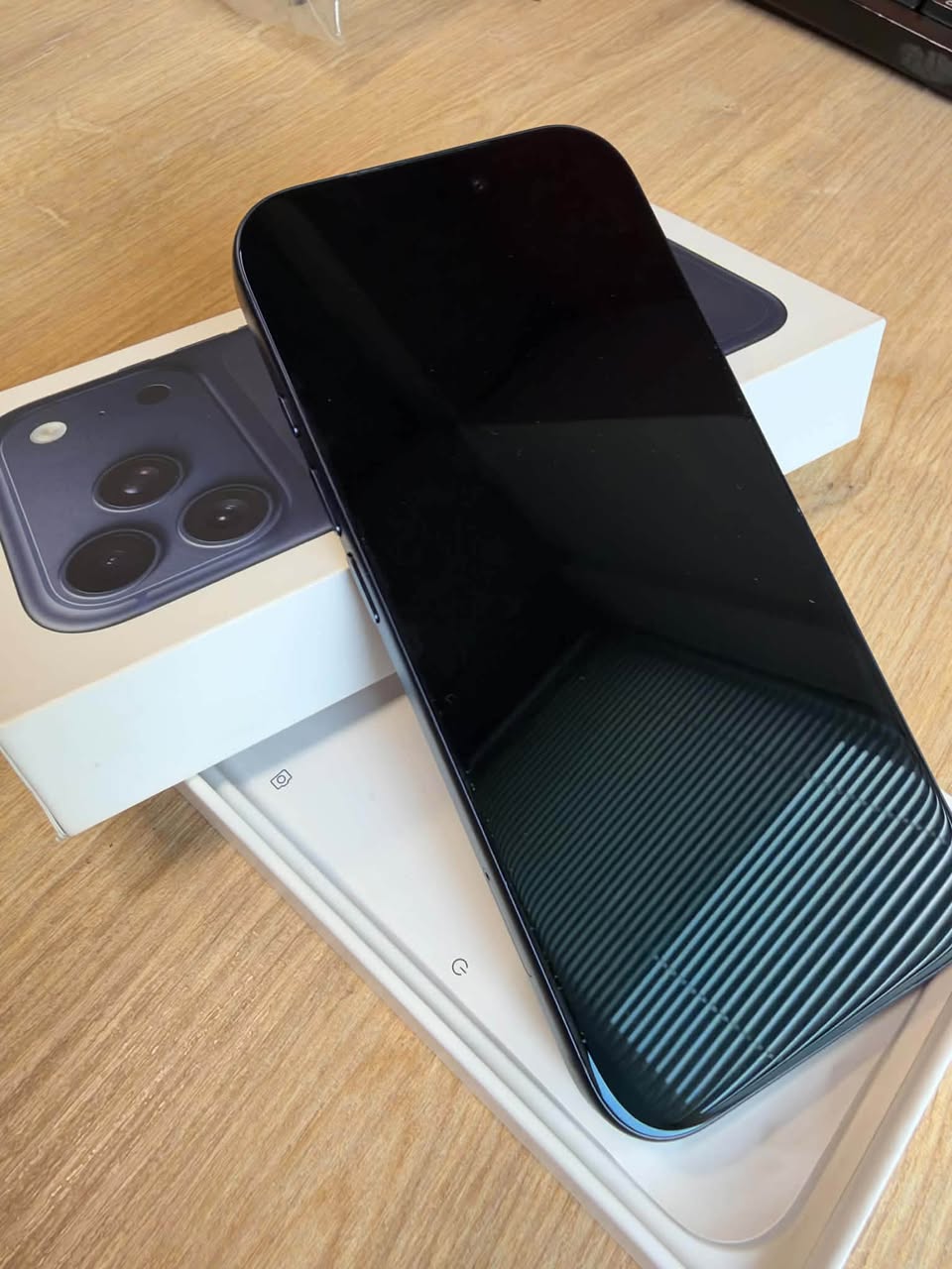 iPhone 17 Pro 256GB, батарея 93%