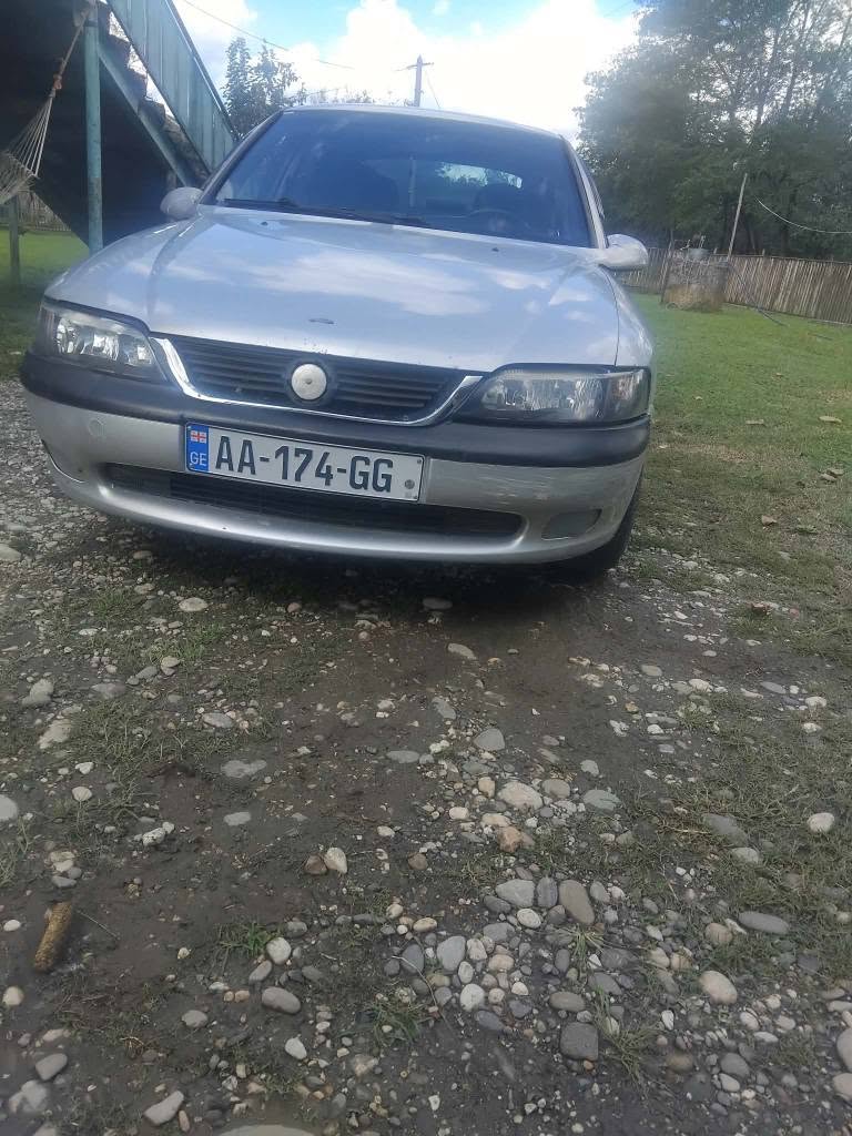 1997 წლიანი ოპელი 1.6 იანი 3,500თ.