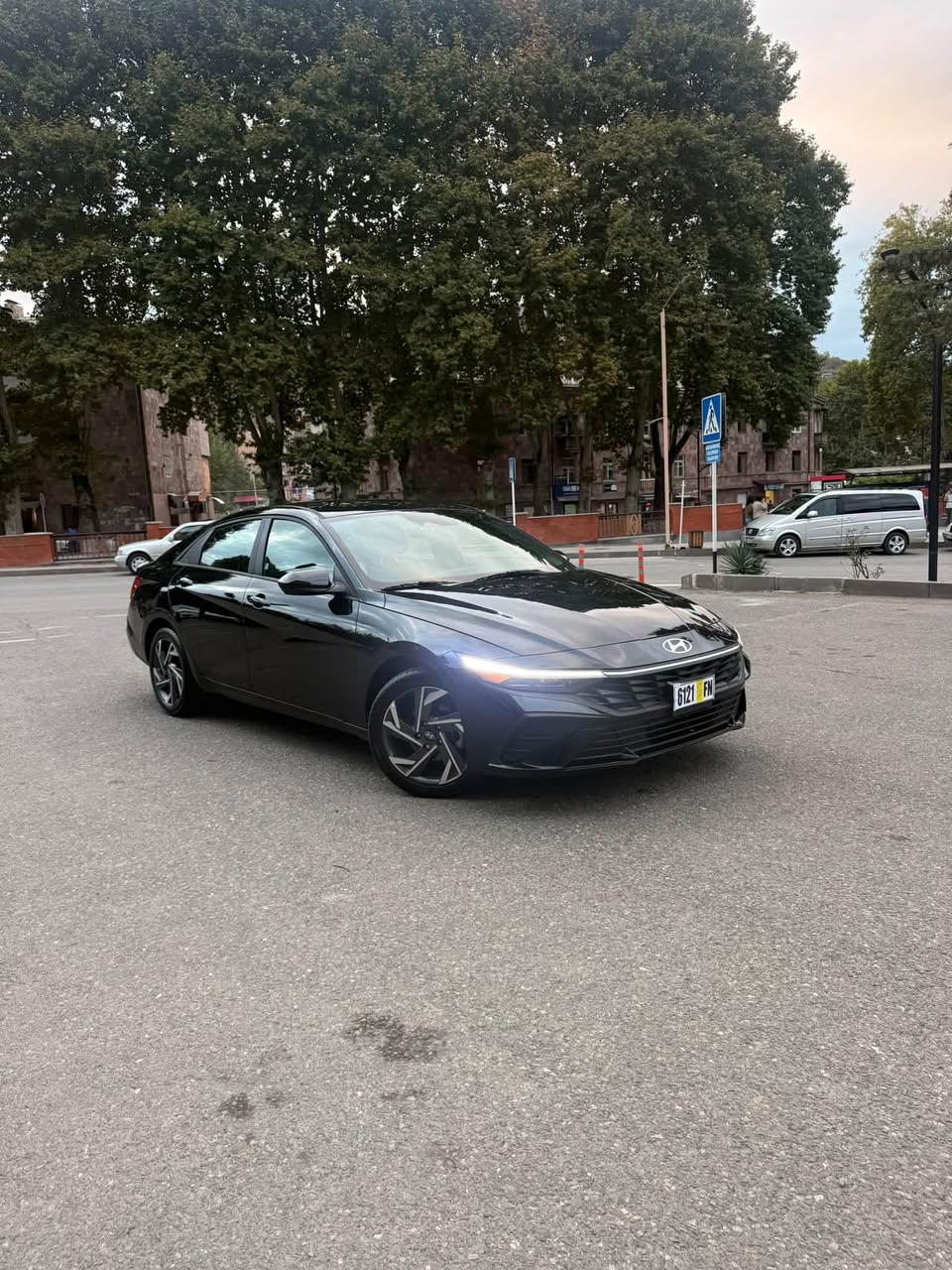 Hyundai Elantra 2024 — $18,000