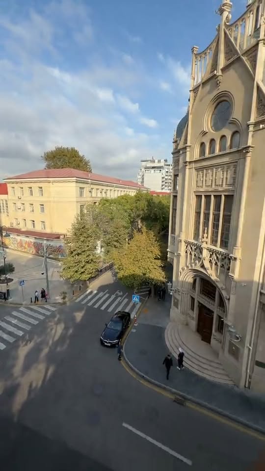 4-комнатная квартира продается, Баку — 450,000 ₼